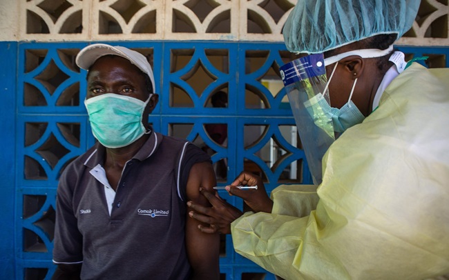 A health worker administers a vaccine to a nurse in Zvimba Rural District near Chinhoyi, Zimbabwe.